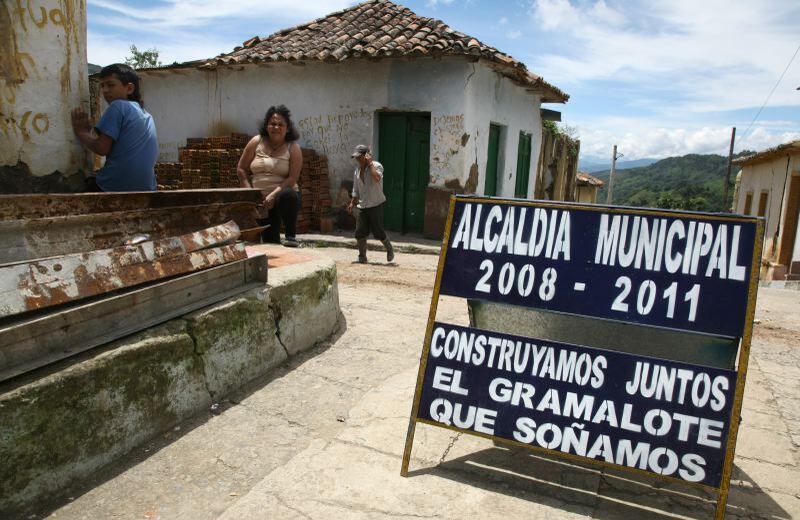 “A 300 pesos se vende el bloque al vecino que consiguió sus tejas” Trinidad Mendoza