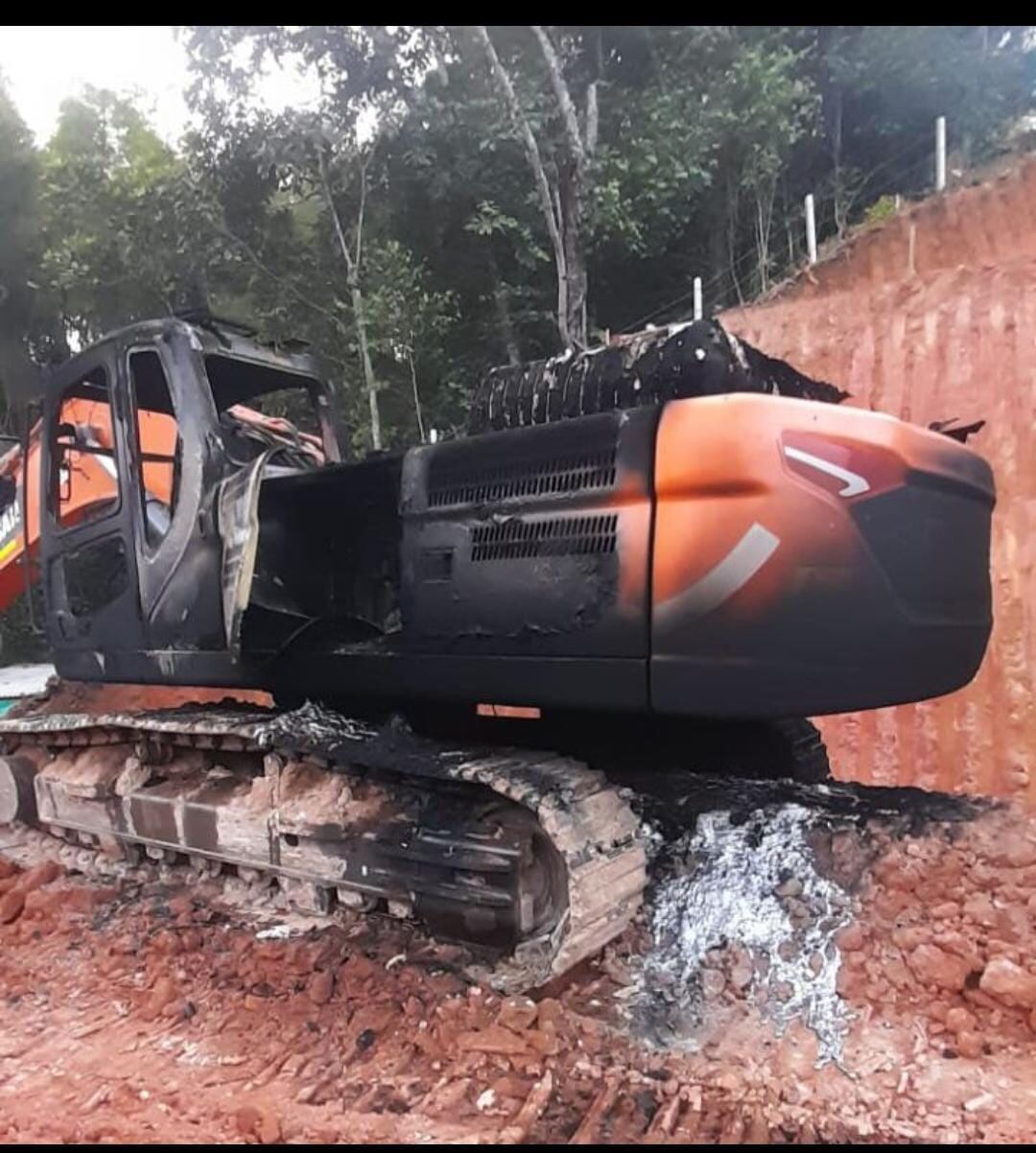Vehículo incinerado en el departamento de Cauca prende las alarmas en Cauca.