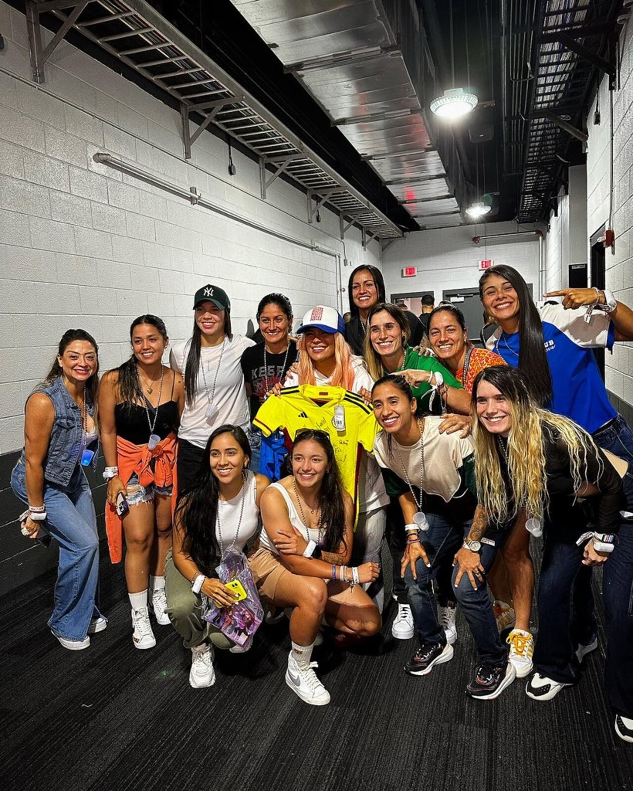 La cantante paisa Karol G demostró su admiración por las chicas de la Selección Colombia.