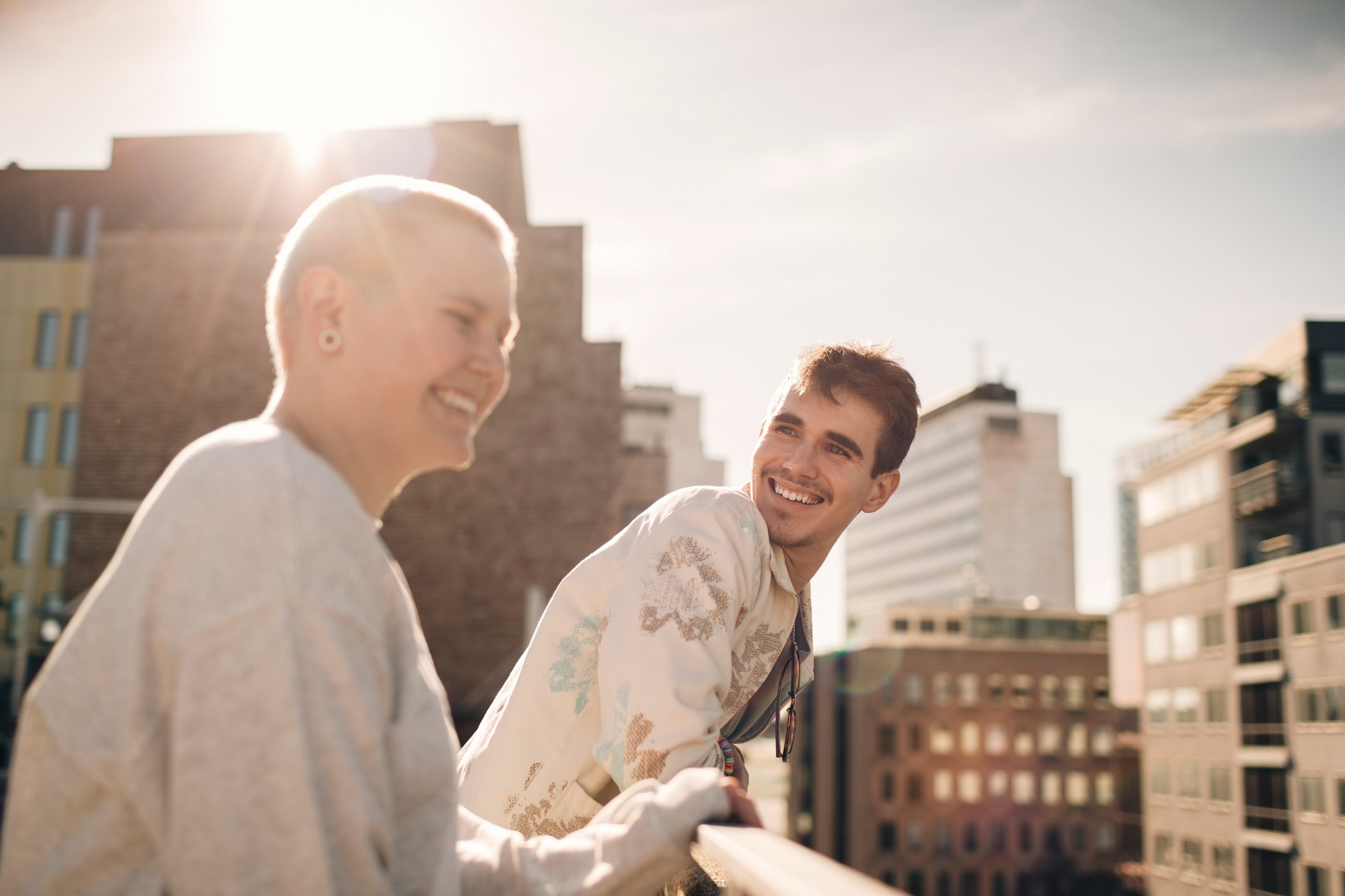 Pocas amistades, otra de las posibles cualidades de los ricos, según indica el Daily Mail