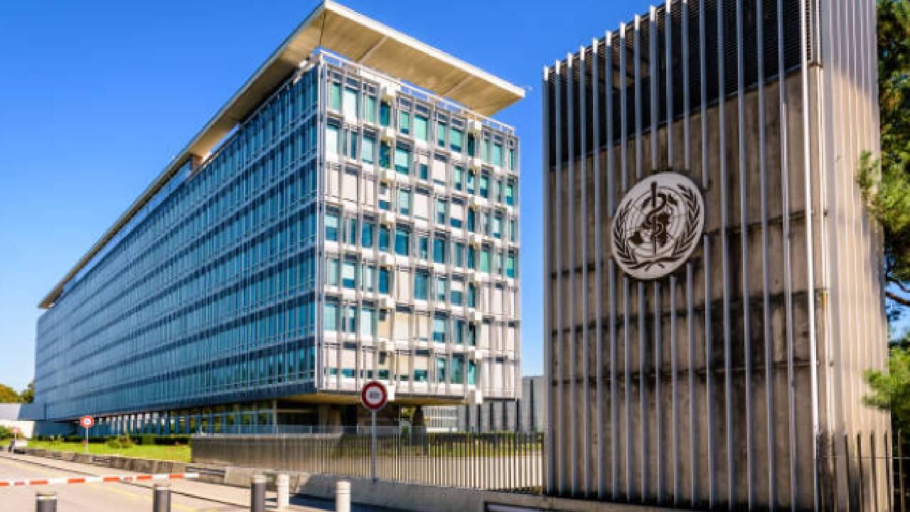 Sede Organización Mundial de la Salud (OMS). La organización, ahora, recomienda una cuarentena de siete días para quienes no desarrollen ningún síntoma.