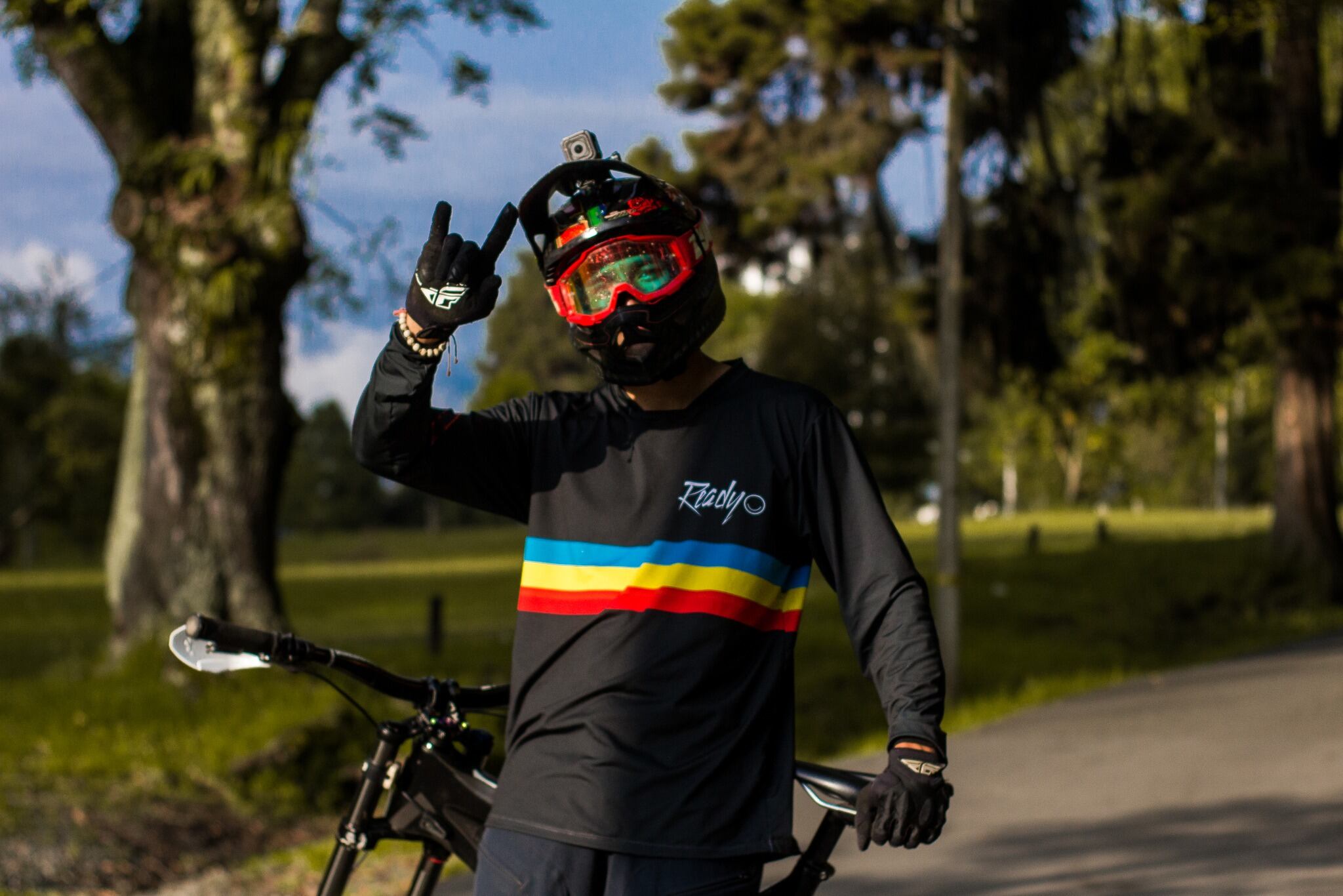 E lugar posee escenarios deportivos para la práctica de natación, tenis, fútbol, voley playa, motocross, down hill, skate park, BMX, patinaje y moto velocidad