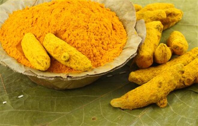 La cúrcuma aumenta la función inmune del organismo debido a que aporta antioxidantes, tiene propiedades antiinflamatorias, antibacteriana y antivirales