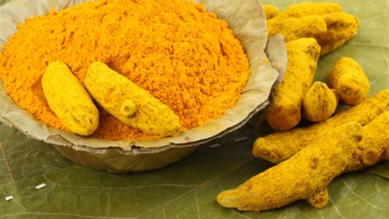 Los curcuminoides que tiene la cúrcuma le confieren grandes propiedades antiinflamatorias a esta especia