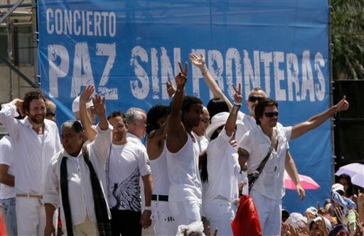 Entre otros artistas, en el concierto cantaron Miguel Bosé, Juanes, Silvio Rodríguez, Amaury Pérez, Olga Tañón, Juan Formell, Yotuel Omar y los Van Van. 