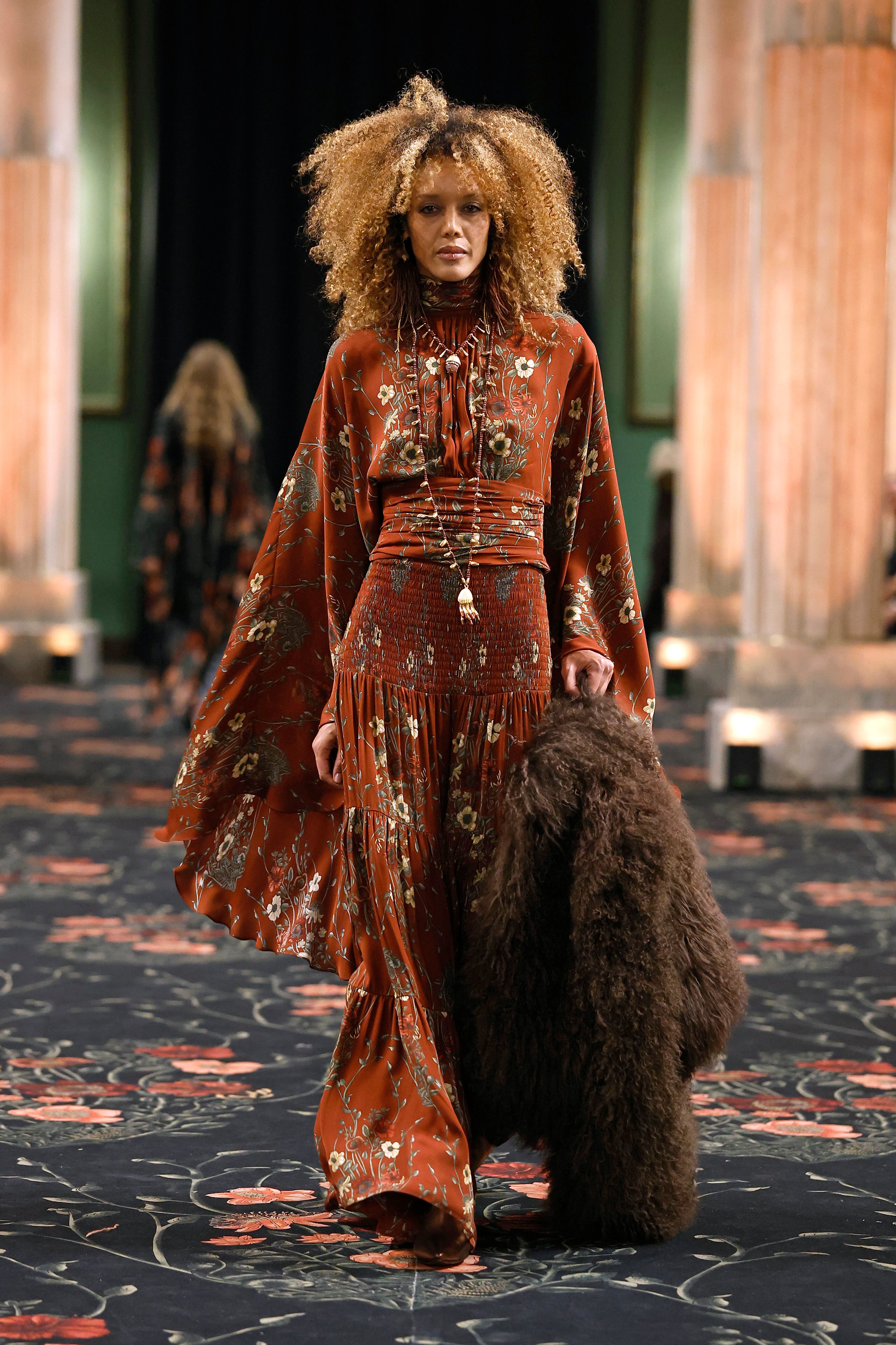 Johanna Ortiz, la diseñadora caleña, fue la encargada de inaugurar la Mercedes Benz Fashion Week Madrid 2026 con su colección 'Alma'