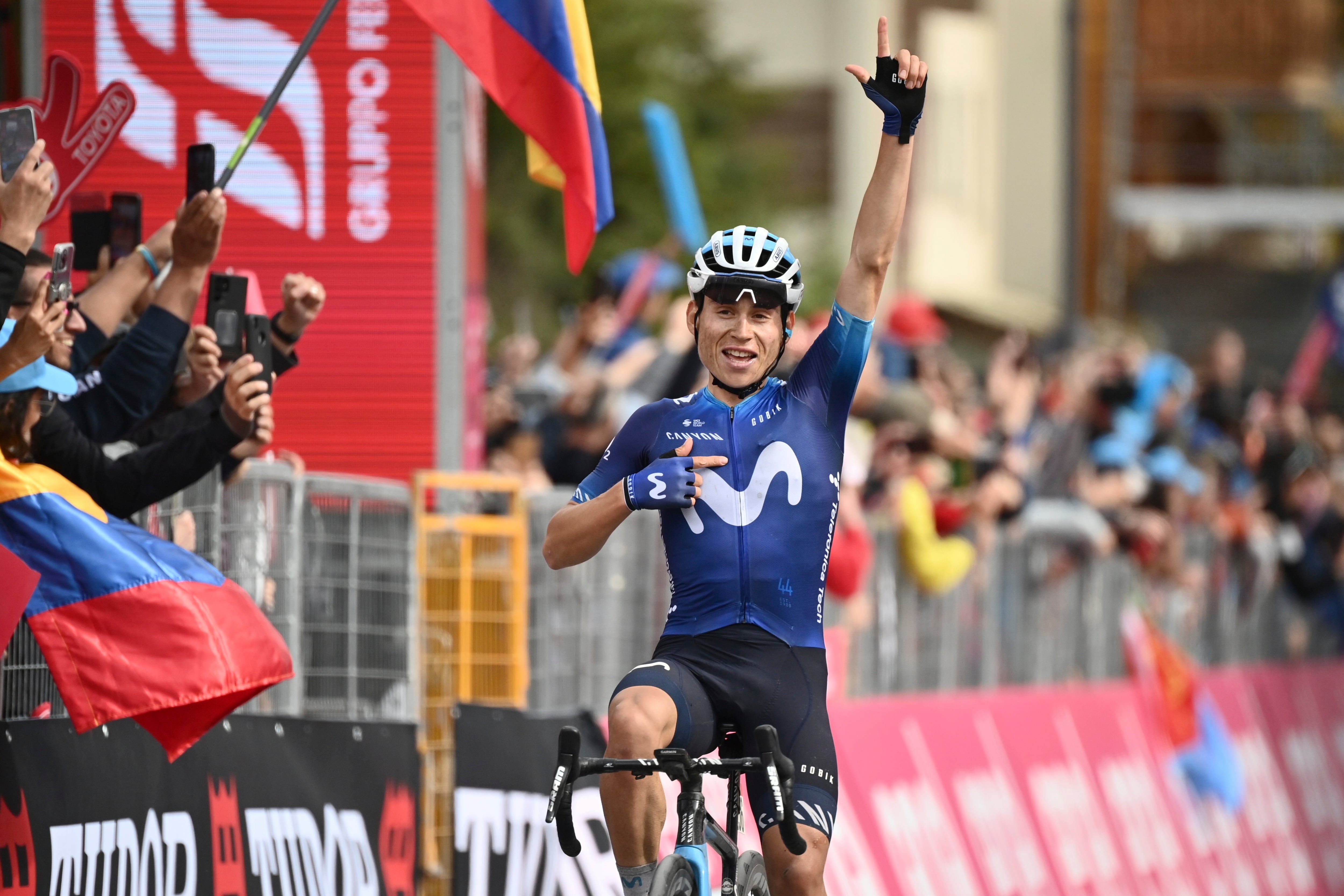 Colombia's Einer Rubio Reyes celebrates winning the 13rd stage of the Giro D'Italia, tour of Italy cycling race, from Borgofranco D'Ivrea to Crans Montana, Friday, May 19, 2023. (Massimo Paolone/LaPresse via AP)