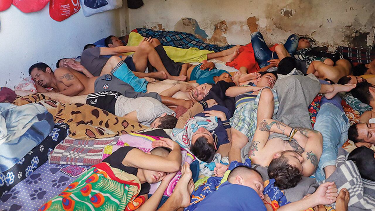 Los casos de tortura fueron denunciados por la Personería de Bogotá y la Fundación Cárceles al Desnudo. La Alcaldía de Bogotá dice que carece de competencia en casos de condenados.