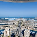 La vista desde la piscina Aura Skypool es de 360ª y se pueden ver los lugares más emblemáticos de Dubai