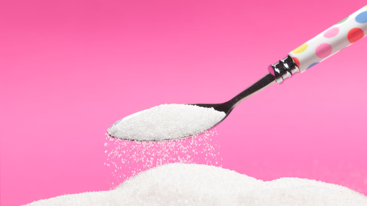 El azúcar suele ser evitado por aquellas personas que deciden iniciar una dieta.