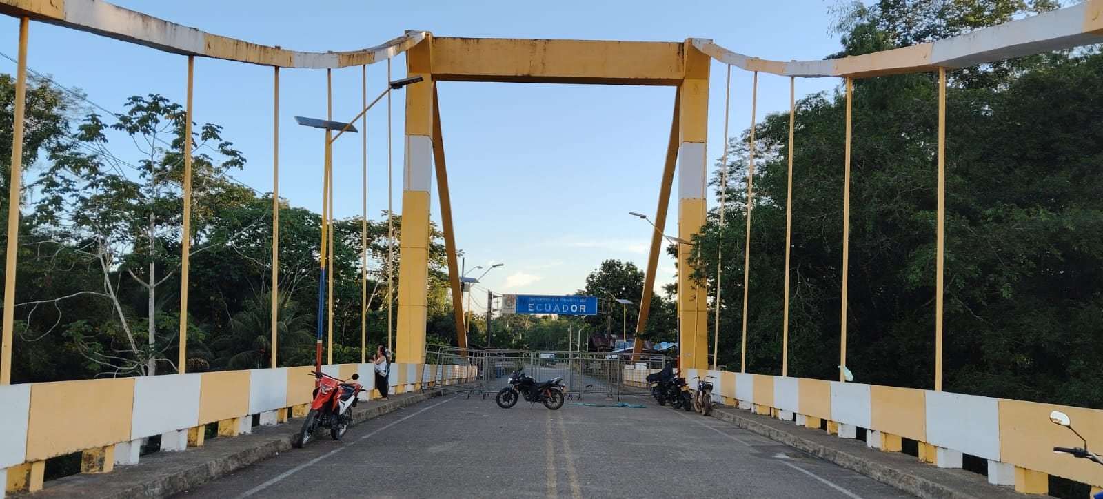 El puente San Miguel en la frontera con Ecuador está cerrado desde el año pasado.