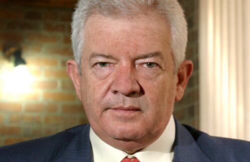 La segunda fuerza emergente en Urabá en 2002 fue el Movimiento de Renovación Acción Laboral (Moral), liderado por el senador Mario Uribe (foto), quien obtuvo 2.223 votos equivalentes al 8% de la votación de la región. Sumando este partido y Cambio Radical, también de línea uribista, juntos se quedaron con el 54% de la votación de Urabá para el Senado, el mismo porcentaje que años antes tenían el Partido Liberal y las vertientes conservadoras sumadas. 