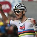 Tadej Pogacar celebrando su victoria de este sábado.