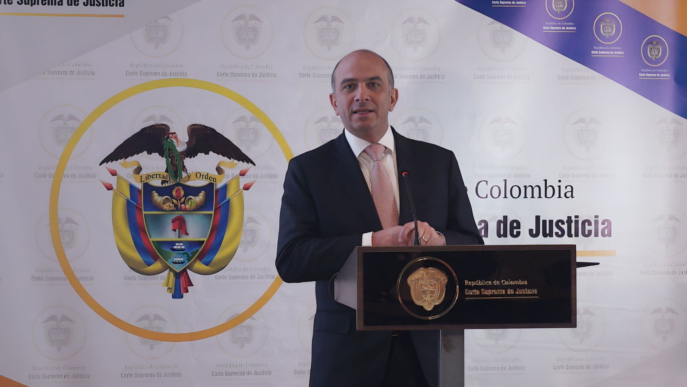 La jurista María Patricia Balanta Medina, el exdefensor del Pueblo Carlos Ernesto Camargo Assis y el abogado Jaime Humberto Tobar Ordóñez. Los tres conforman la terna seleccionada este jueves por la Corte Suprema de Justicia, de la cual el Senado elegirá al reemplazo del magistrado José Fernando Reyes Cuartas en la Corte Constitucional.