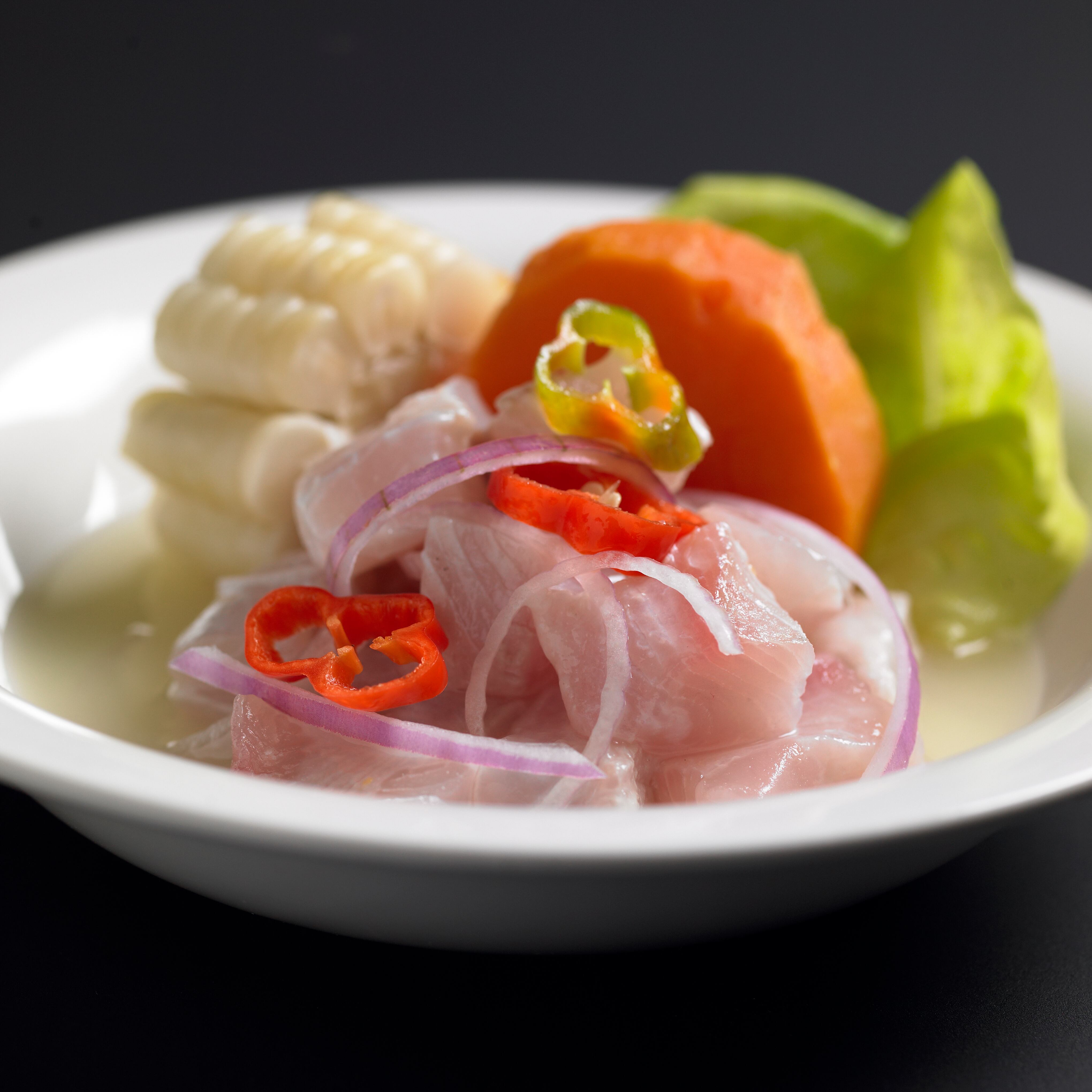 El Ceviche de pescado es uno de los platos más reconocidos de Perú.
