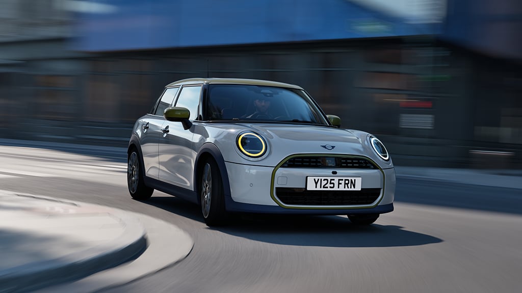 El MINI Paul Smith Edition estará disponible en Colombia en las versiones Cabrio Cooper S y BEV SE.