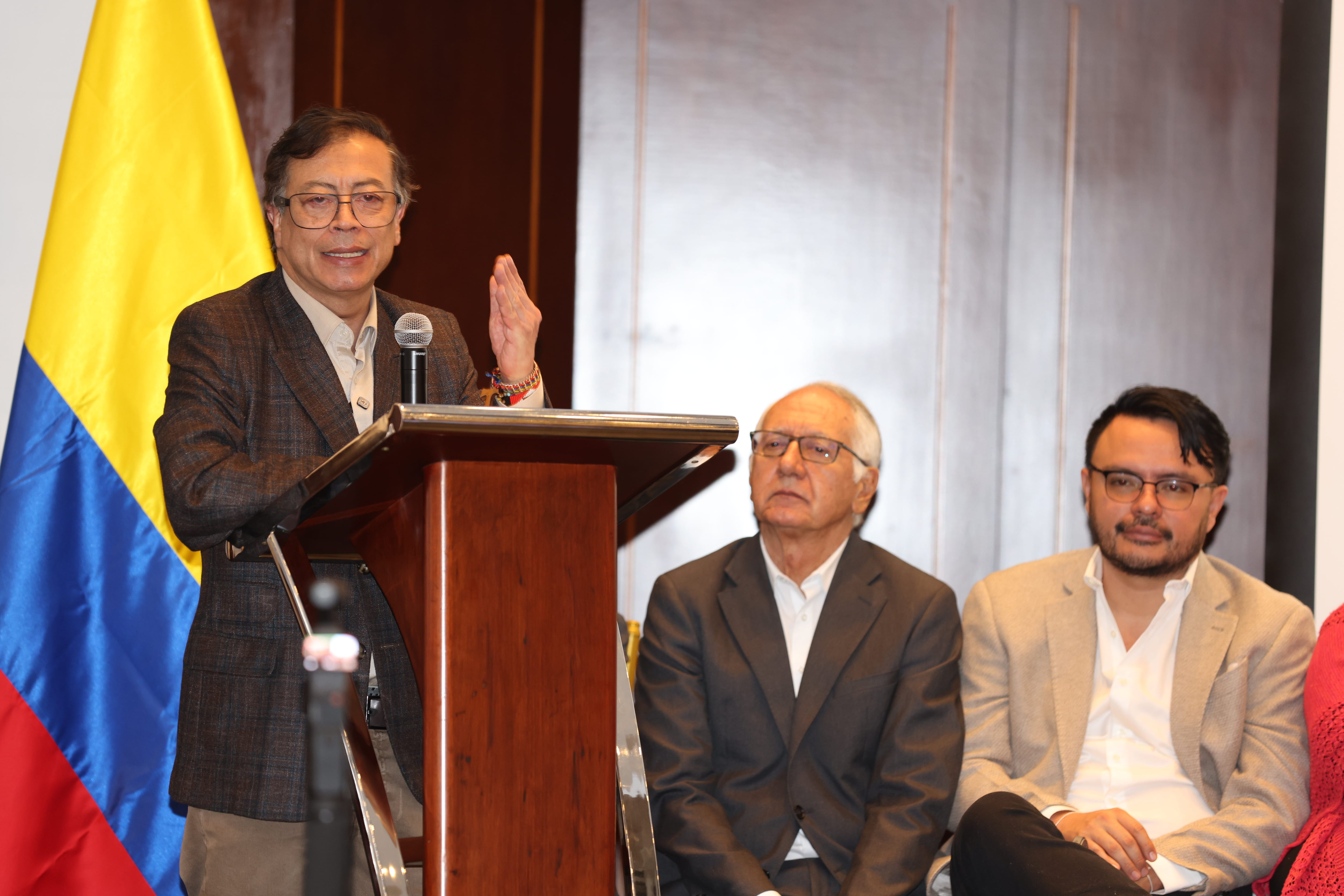 El expresidente de Colombia, Gustavo Petro, y el líder de la oposición y senador del Pacto Histórico, Iván Cepeda, liderarán hoy la presentación del Gabinete por la Vida