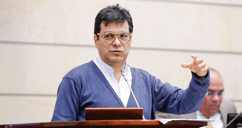 Danilo Rueda, comisionado de paz, ha sido el encargado de llevar esa batuta y se ha sentado con los criminales para determinar su voluntad de paz.