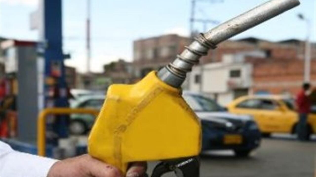 El Ministerio de Minas y Energía estableció el precio máximo para los combustibles en diciembre.