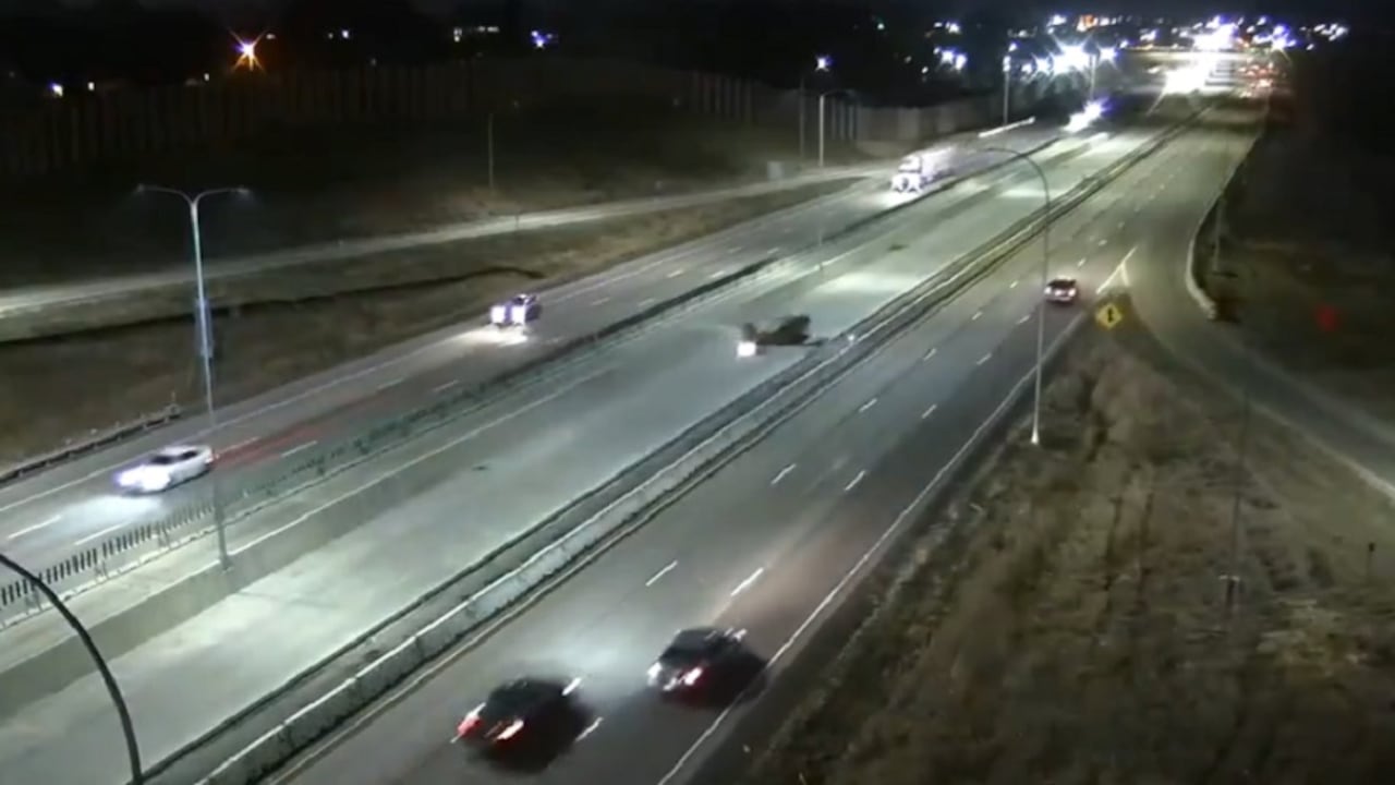 Video: avioneta aterrizó de emergencia en plena avenida de EE. UU.