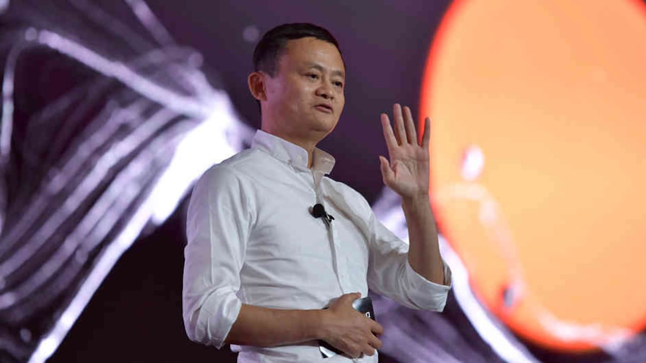 Alibaba tiene 443 millones de compradores activos y 493 millones de usuarios mensuales. Mientras que Amazon posee 310 millones de cuentas de clientes.