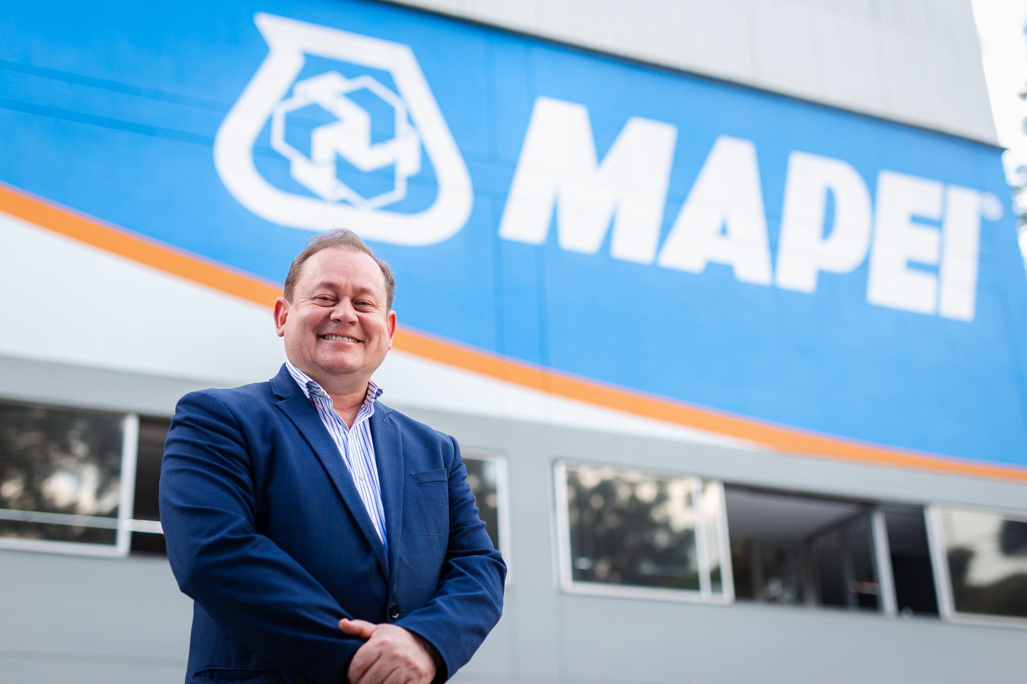 MAPEI, compañía de origen italia especializada en pinturas y acabados en Colombia.