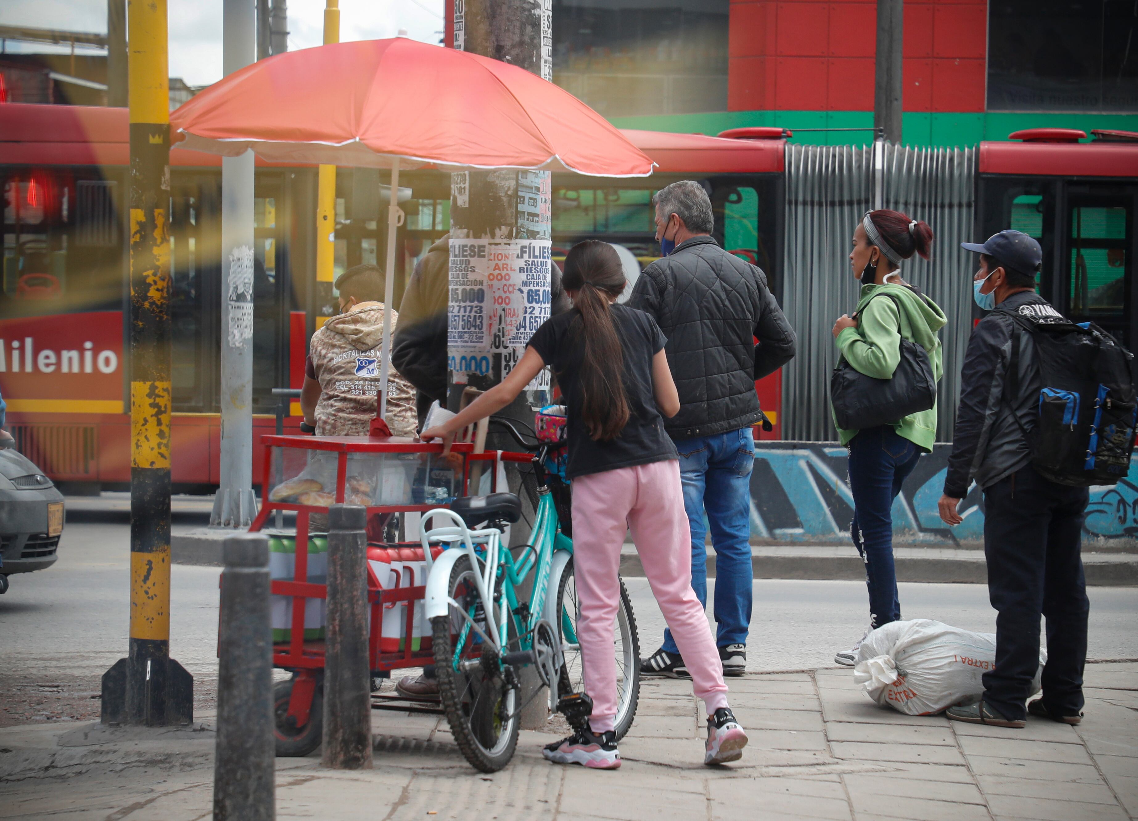 Niños trabajando 
Bogotá junio 17 del 2021
Foto Guillermo Torres Reina /Semana