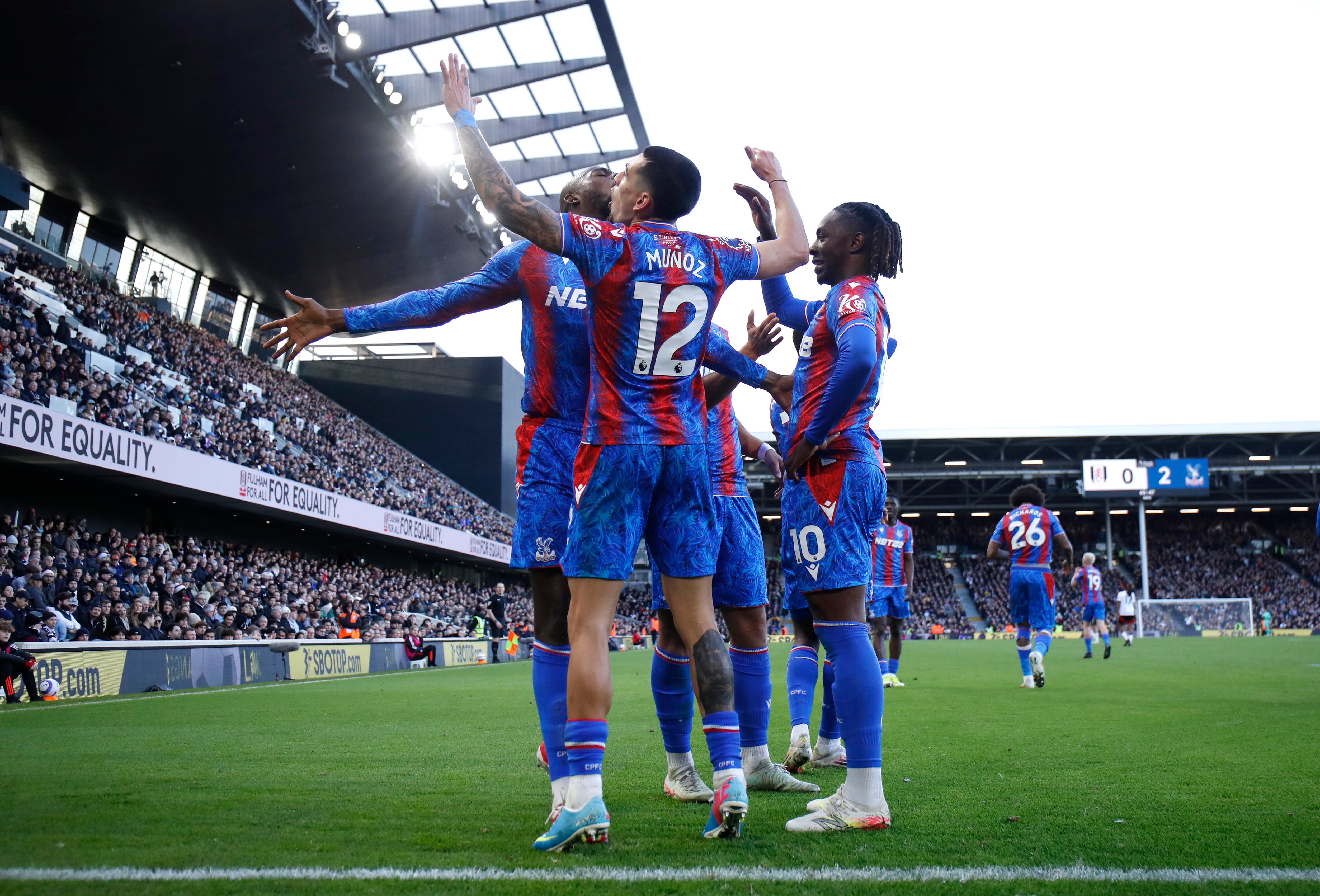 Daniel Muñoz puso a celebrar a Crystal Palace, de visita, ante Fulham.