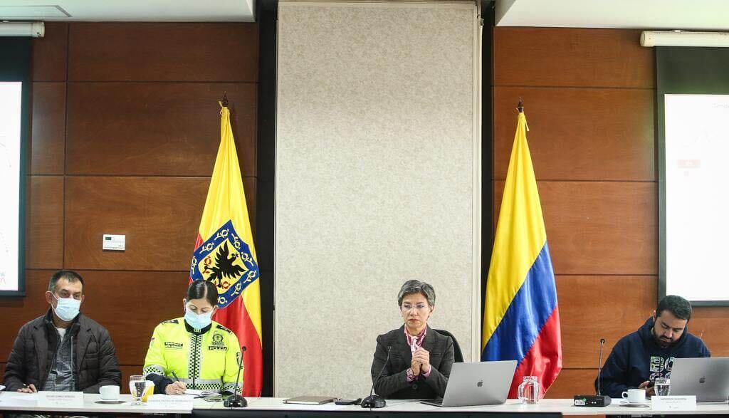 Alcaldesa Claudia López liderando el consejo de seguridad.