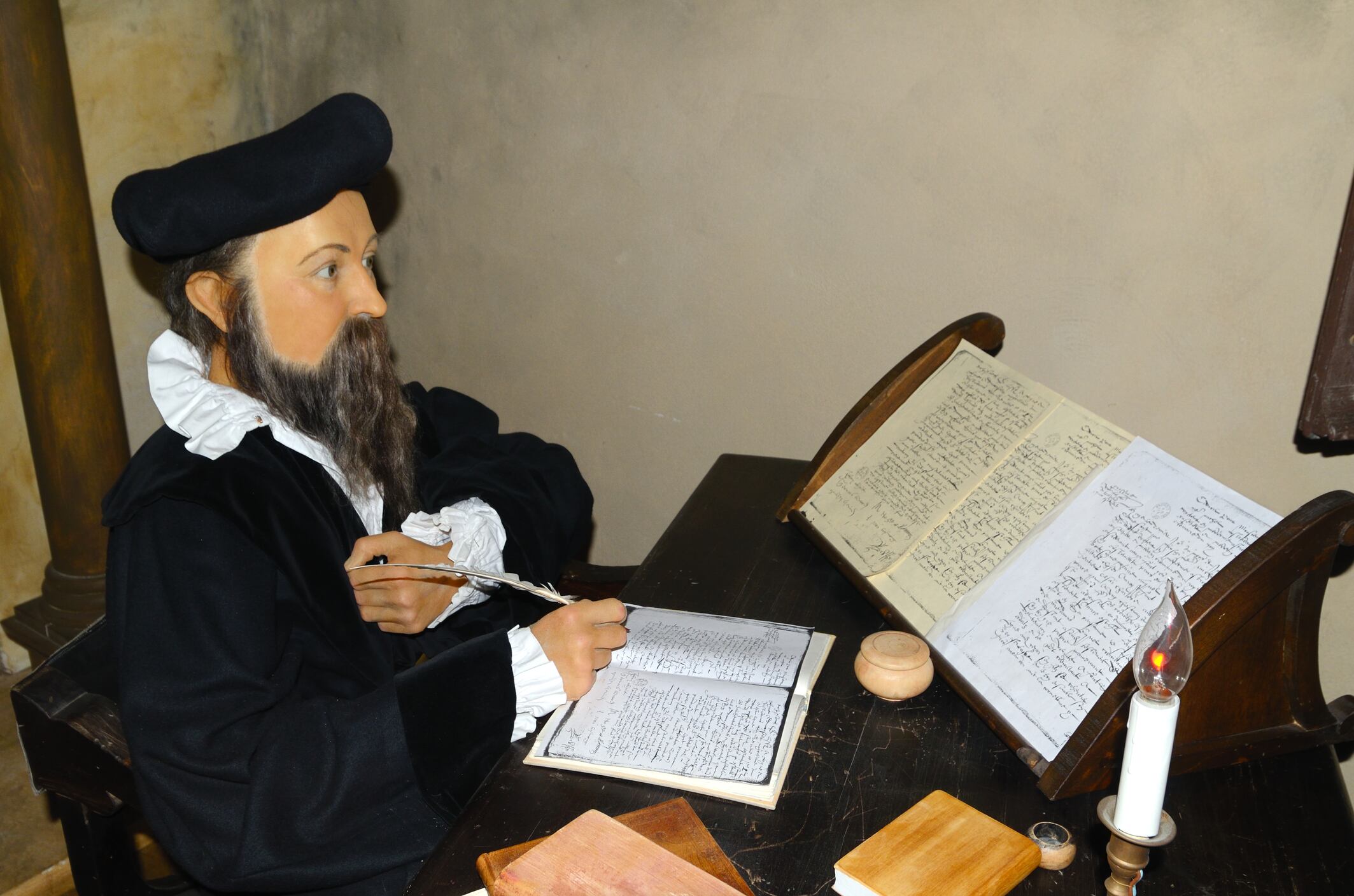 El misterioso legado de Nostradamus resurge con perturbadoras predicciones para el año 2024, planteando interrogantes sobre el destino que aguarda a la humanidad.