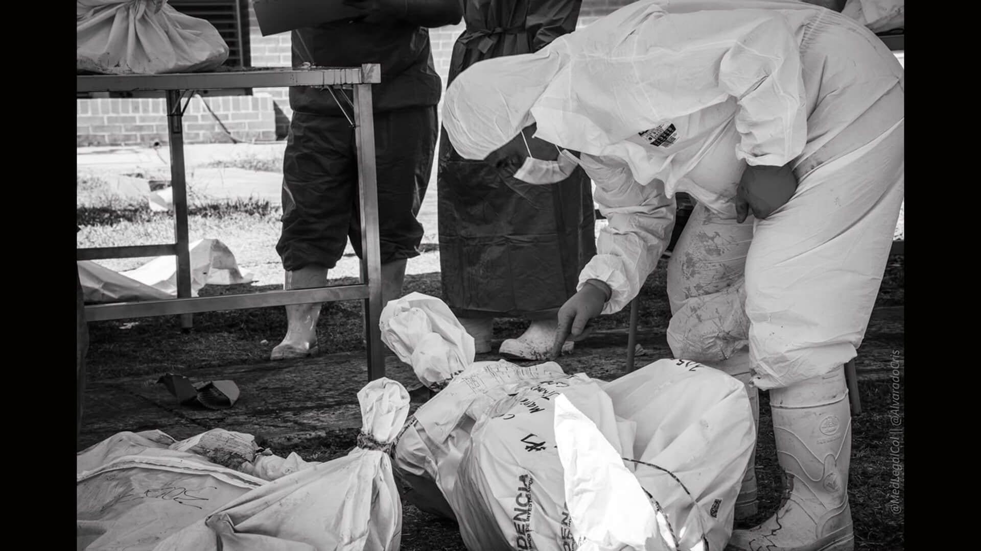 Duras imágenes deja la labor de Medicina Legal tras el terremoto en Colombia