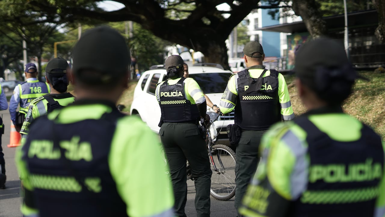 Operativos con los nuevos policias de transito. Del convenio con DITRA, en el sur de Cali. Foto Jorge Orozco / El País.