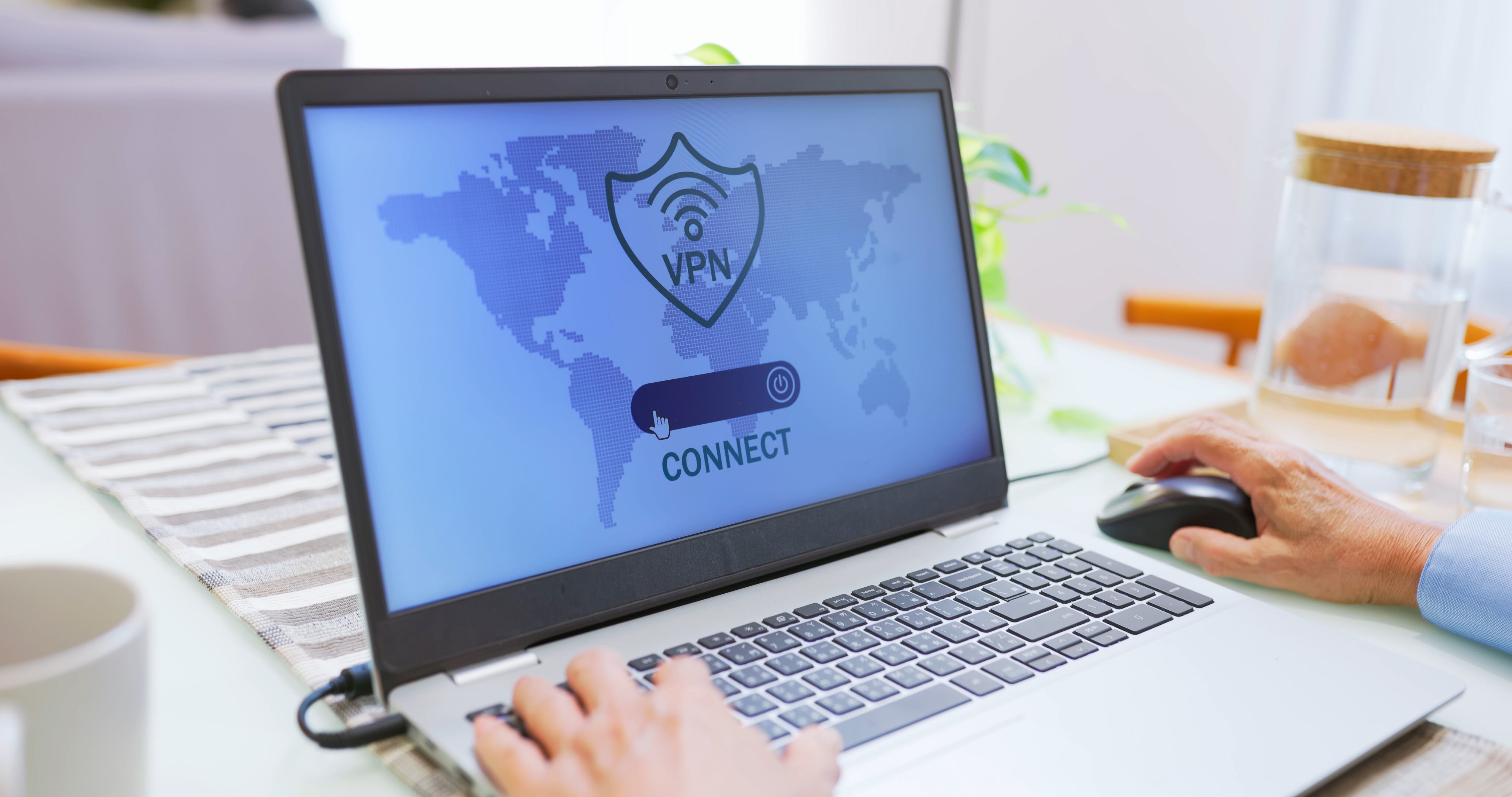 Una VPN permite ocultar la dirección IP real del usuario, mostrando la IP del servidor VPN en su lugar.