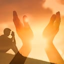 Con la oración de la Sangre de Cristo se le pide al todopoderoso para que brinde la fuerza y ayude a resolver problemas.