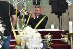 Homenaje a Darío Gómez artistas