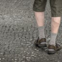 Las venas varices se pueden presentar por diferentes motivos como permanecer mucho tiempo de pie o sentado.