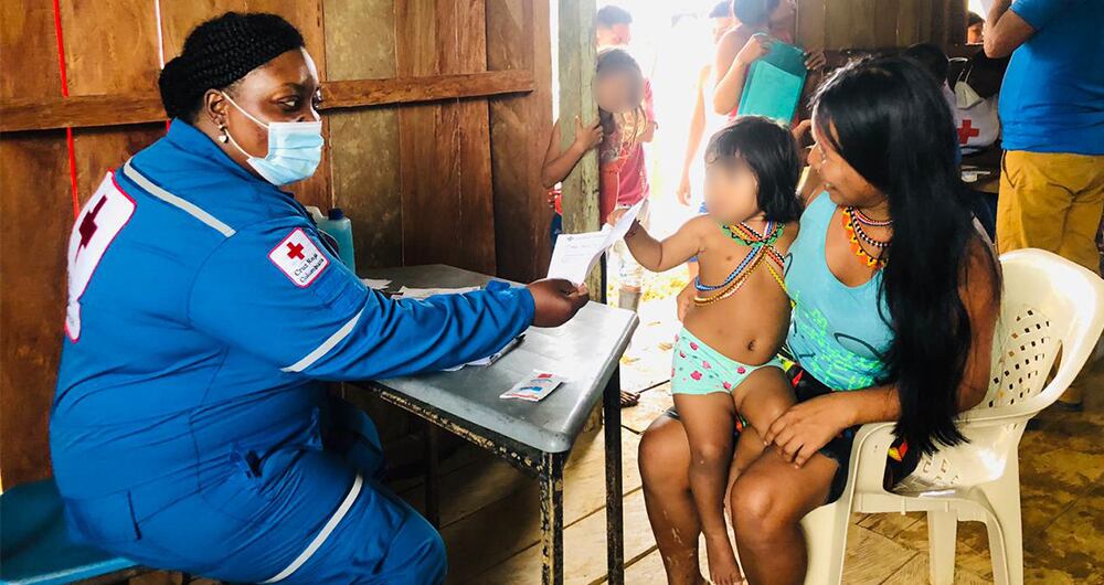 La Cruz Roja Colombiana inicia su tradicional campaña de "la banderita" para recibir donaciones.