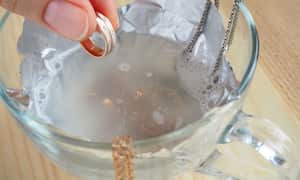 Limpiar oro laminado.