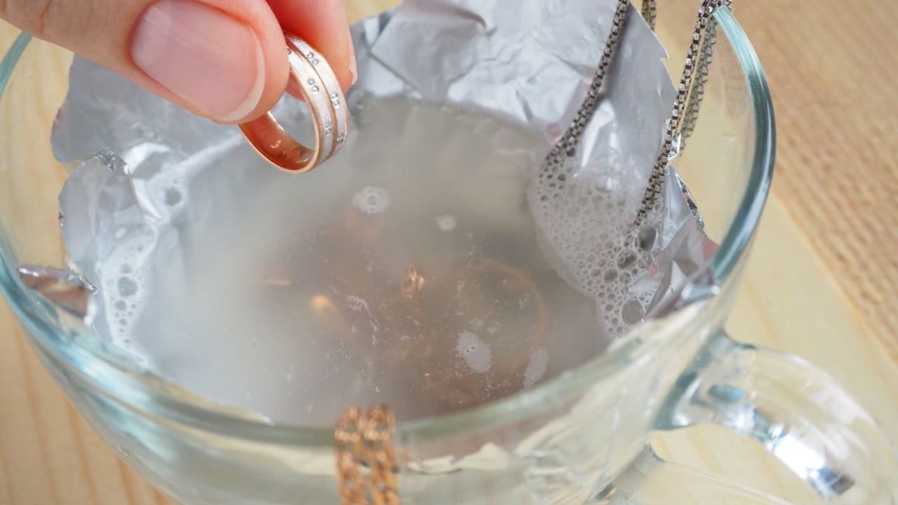 Limpiar oro laminado.