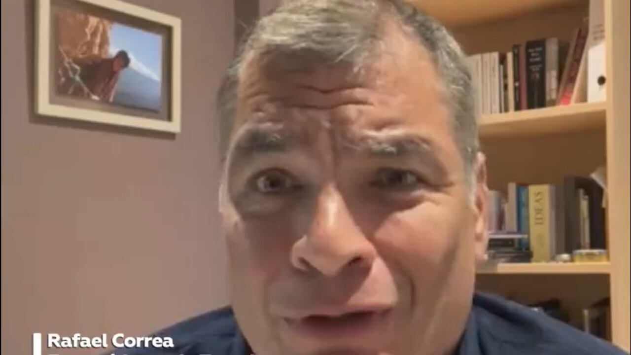 El expresidente Rafael Correa señaló en entrevista para la Agencia Estatal Rusa, RT, que todo falló en la seguridad del candidato presidencial, Fernando Villavicencio. Foto: X