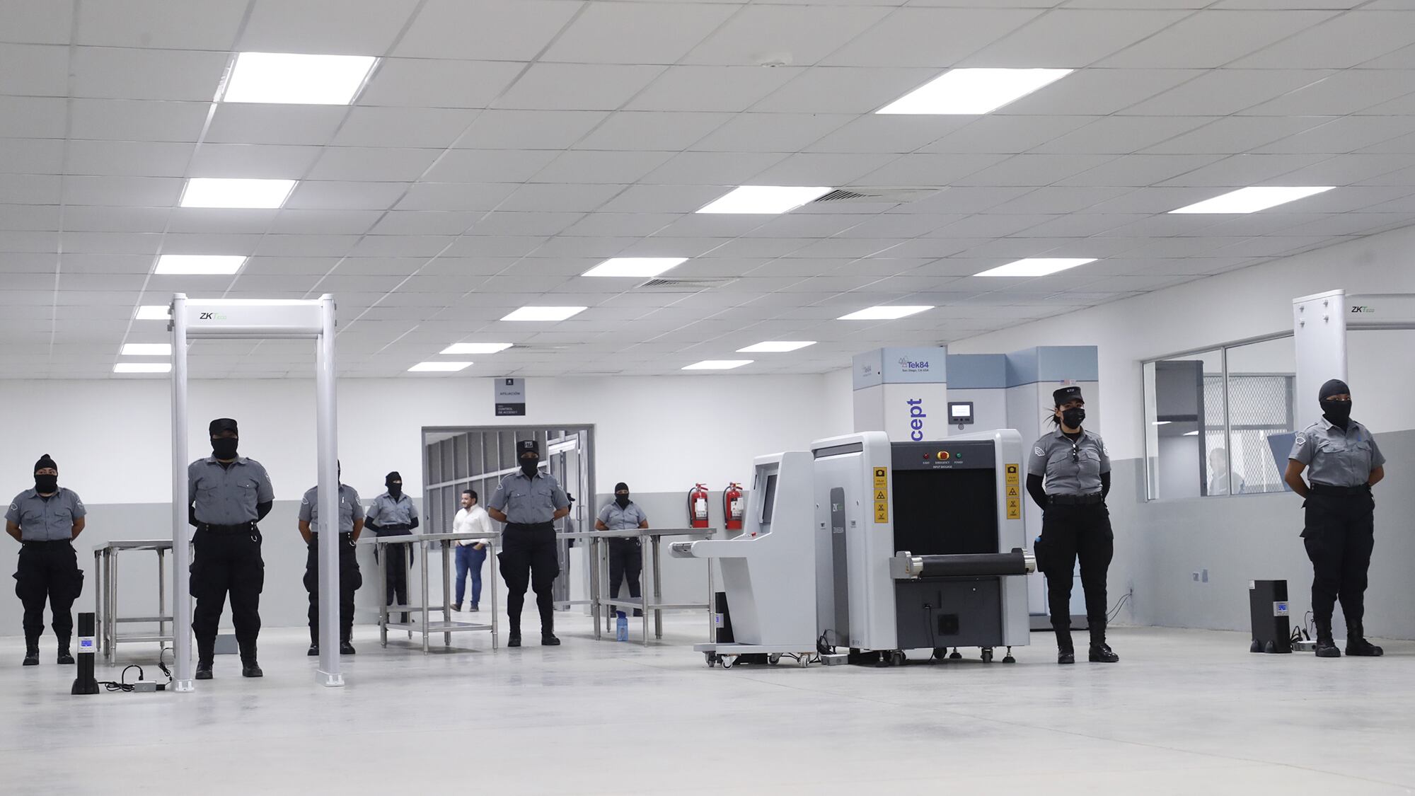 Centro de Confinamiento del Terrorismo" (CECOT)