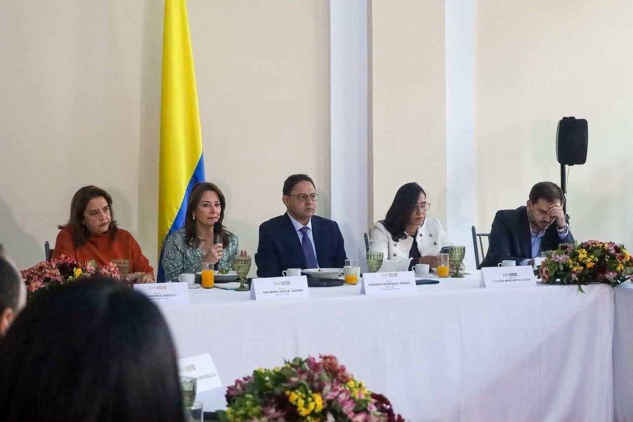 La ministra de Salud, Ana María Vesga, anunció lo que será el aumento de la UPC para 2027.