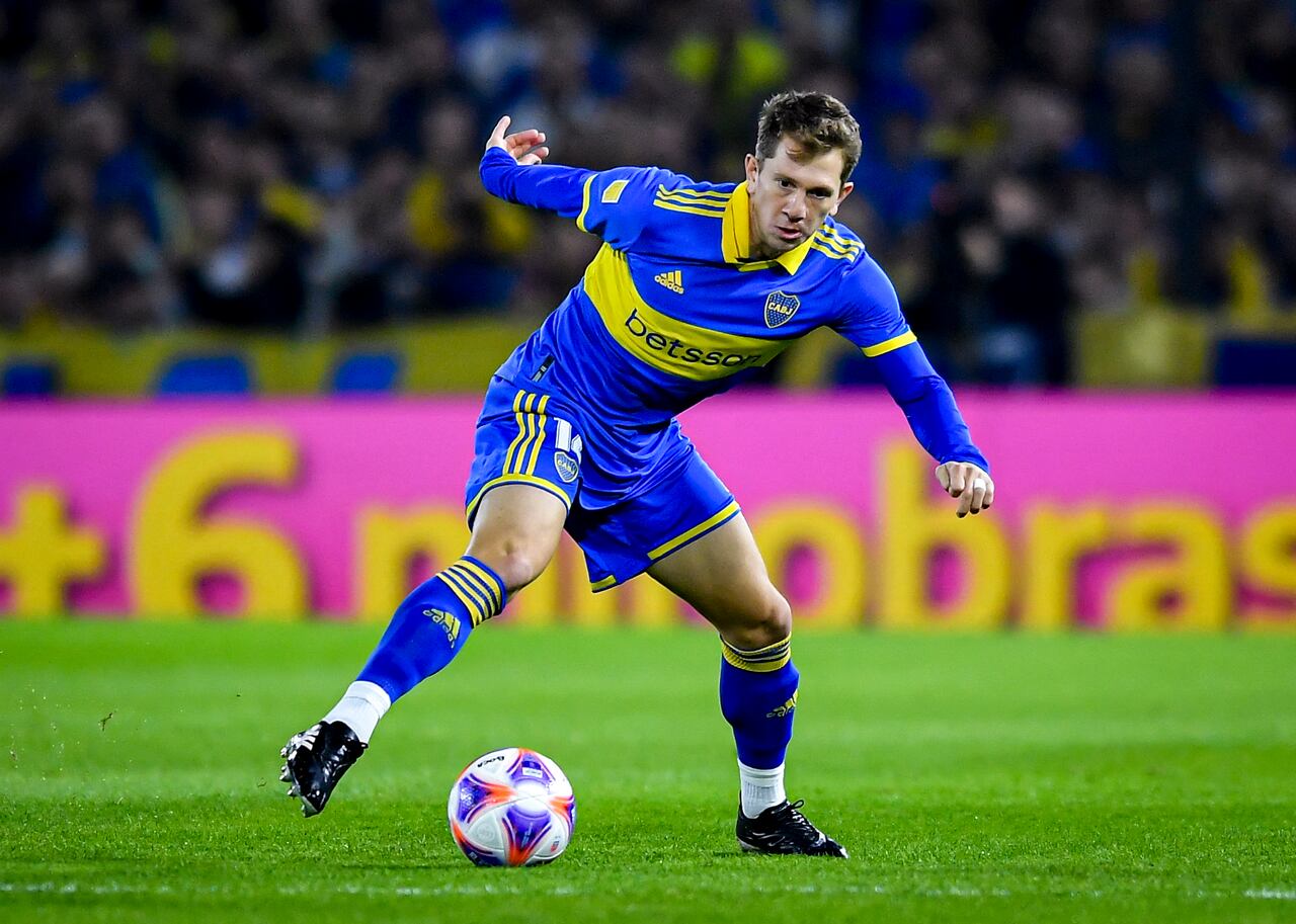 BUENOS AIRES, ARGENTINA - JULY 2: Esteban Rolon of Boca Juniors drives the ball during a match between Boca Juniors and Sarmiento as part of Liga Profesional 2023 at Estadio Alberto J. Armando on July 2, 2023 in Buenos Aires, Argentina. (Photo by Marcelo Endelli/Getty Images) (Photo by Marcelo Endelli / Getty Images South America / Getty Images via AFP)