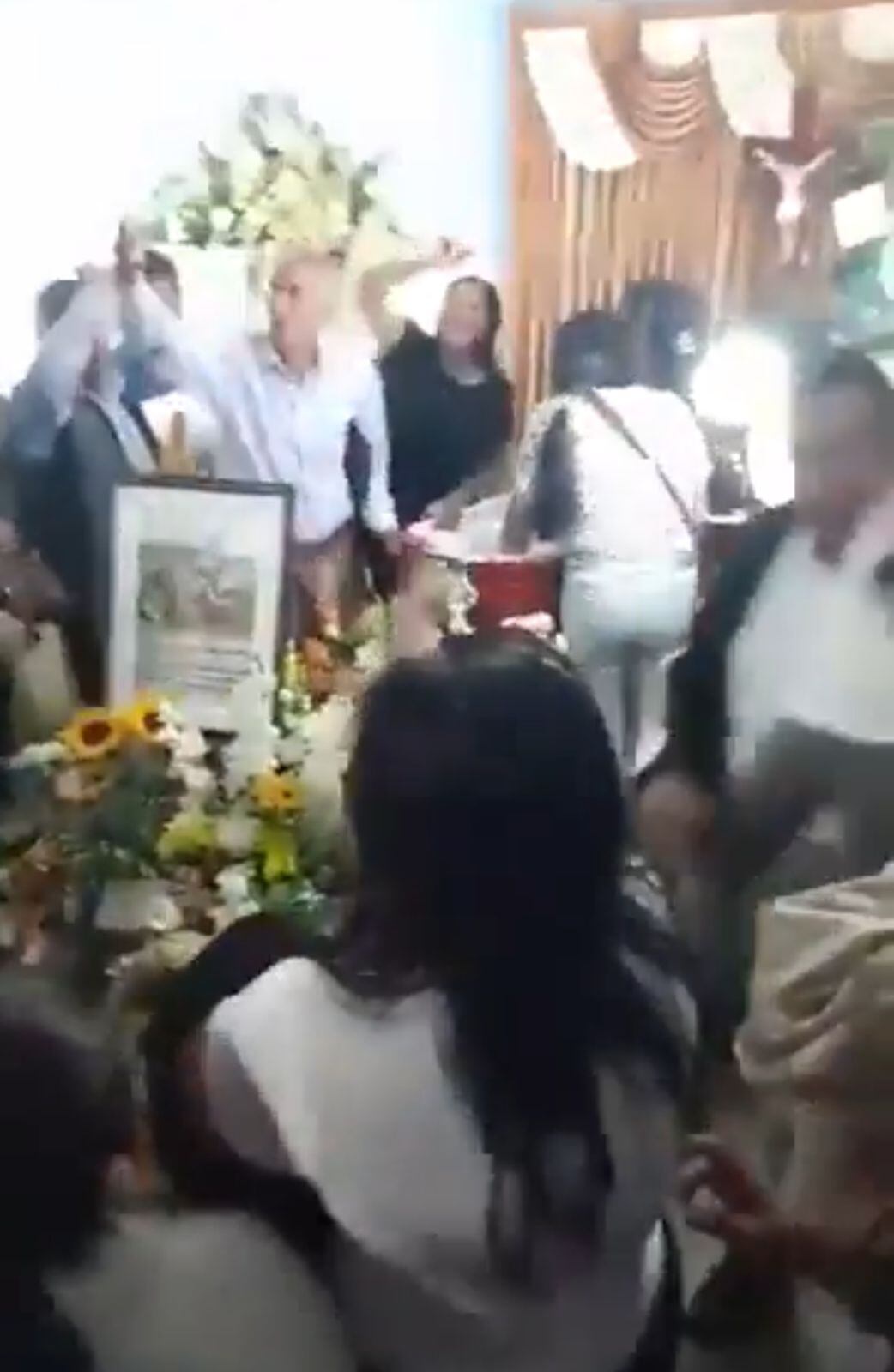 Los hechos ocurrieron en Perú. Los familiares gritaban y muchos se mostraron asombrados