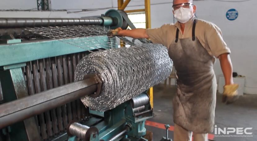 En una cárcel de Medellín hay una empresa cuyo talento humano está integrado por los internos del mismo penal y son ejemplo de emprendimiento.