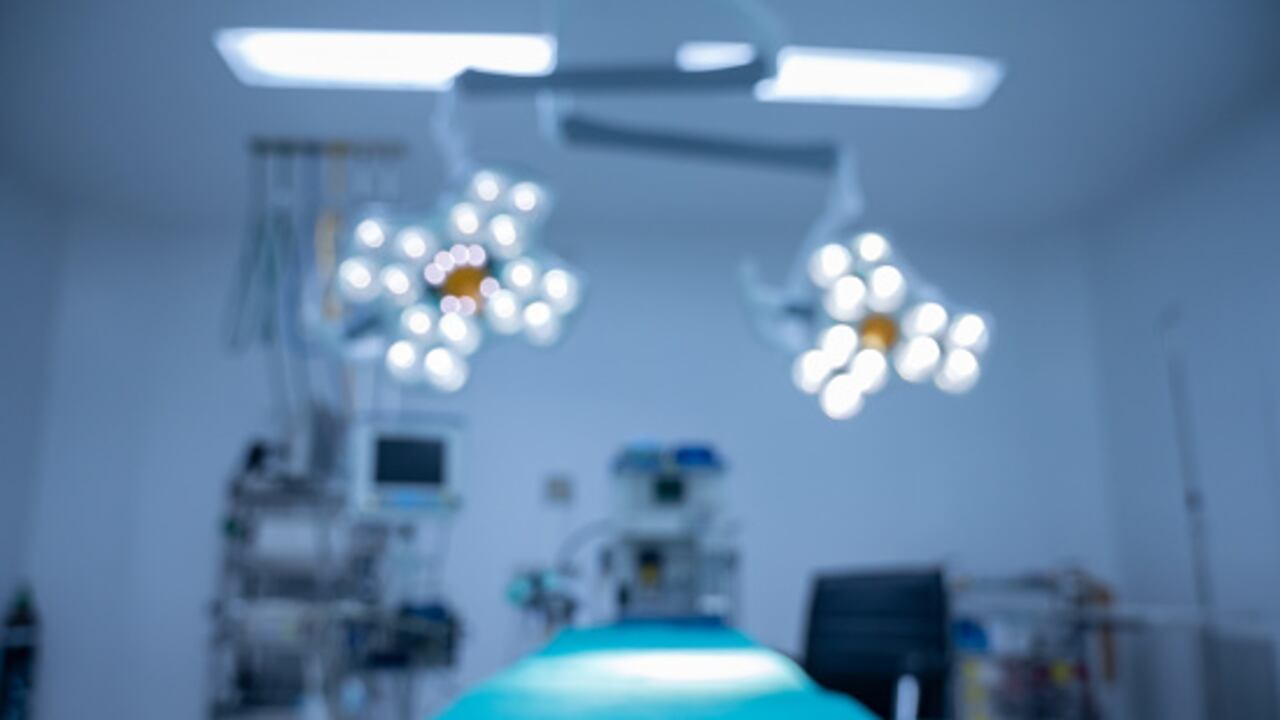 Un total de 261 muertes “atribuibles” a los habituales cortes de energía eléctrica que sufre Venezuela fueron documentadas en 2022 en centros de salud pública de este país, según un informe presentado este jueves.