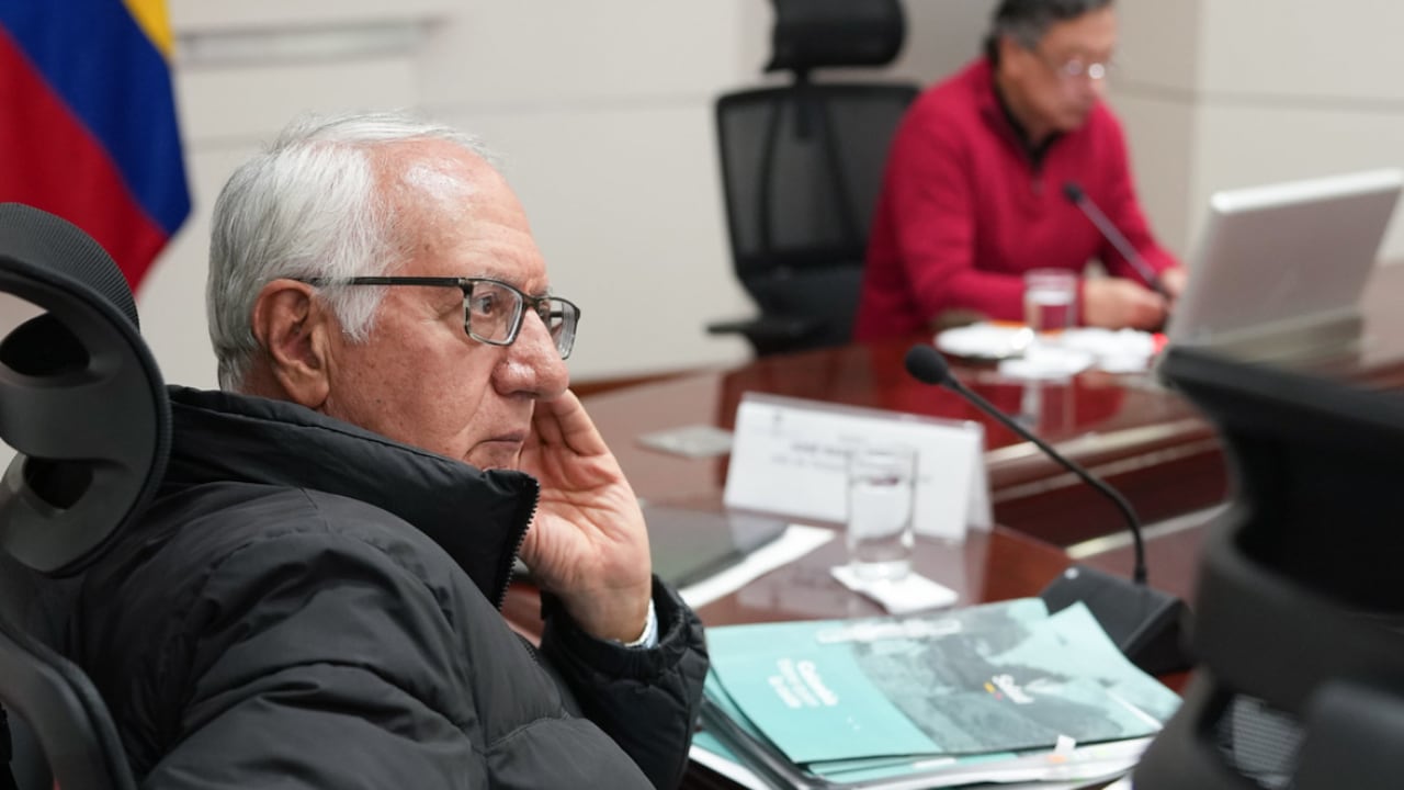 Guillermo Alfonso Jaramillo, ministro de Salud, junto a Gustavo Petro, presidente de Colombia, el 13 de febrero de 2026, en Bogotá