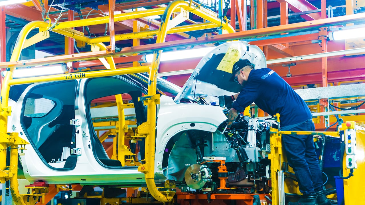 La etapa de la soldadura es el proceso inicial en la fabricación de vehículos y cuenta con tecnología y automatización para su desarrollo