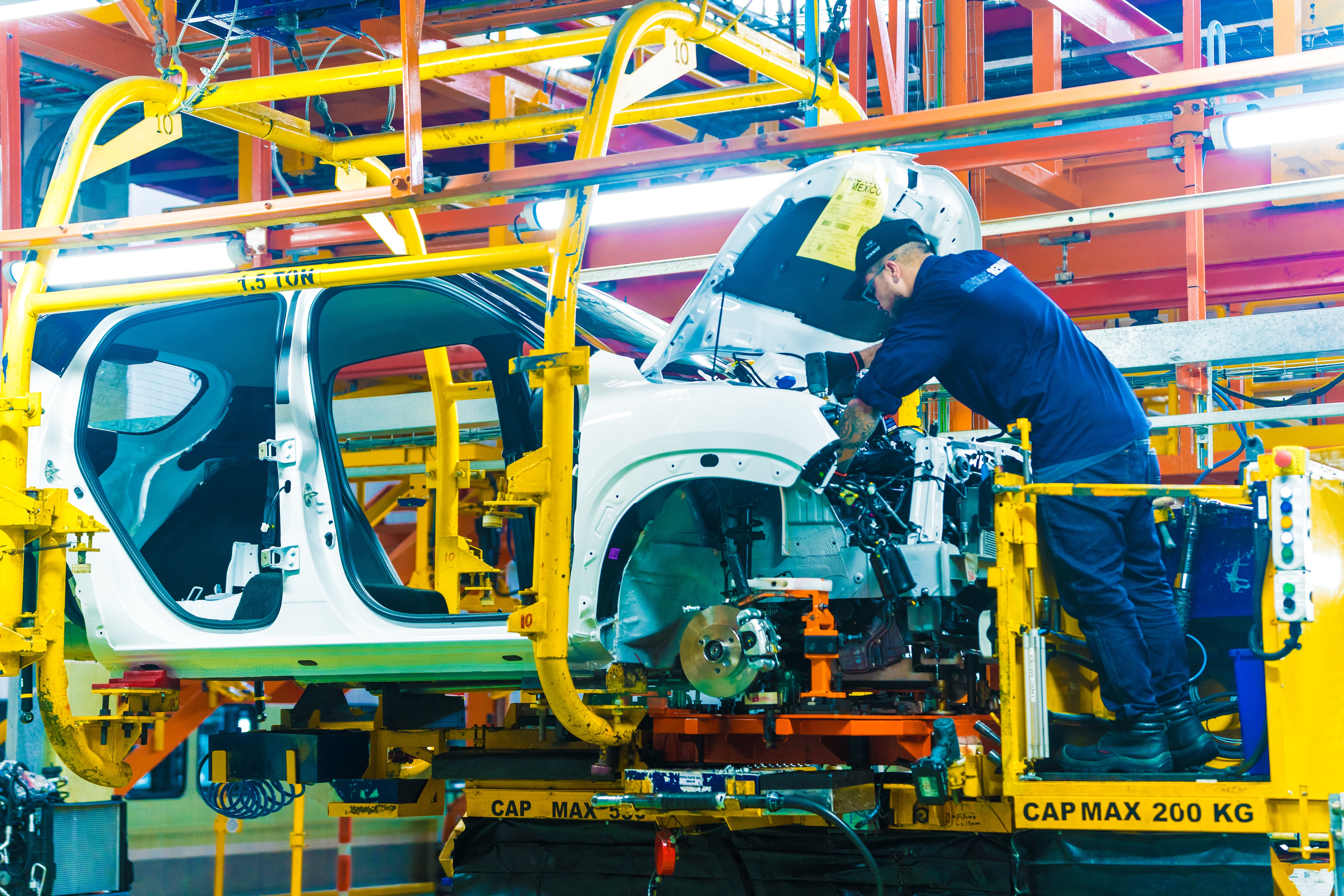 La etapa de la soldadura es el proceso inicial en la fabricación de vehículos y cuenta con tecnología y automatización para su desarrollo