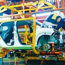 La etapa de la soldadura es el proceso inicial en la fabricación de vehículos y cuenta con tecnología y automatización para su desarrollo